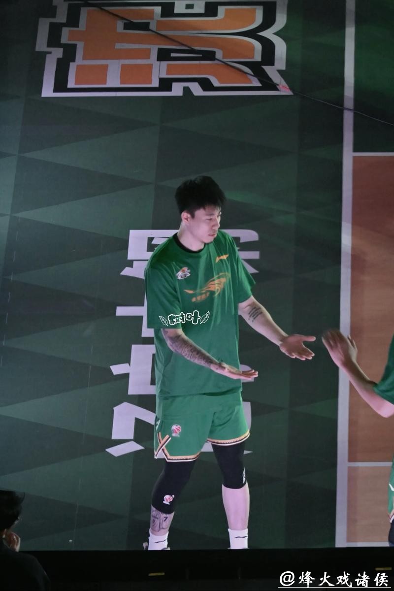 周琦22+17新疆逆转辽宁 张镇麟19+8梅奥30分